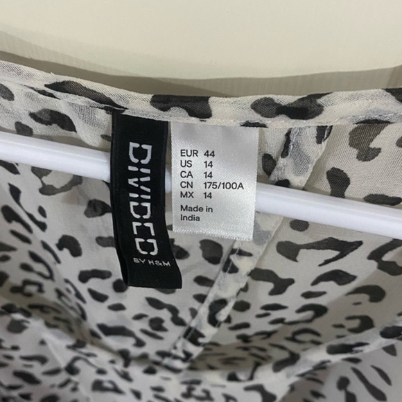 Divided White Cheetah‎ Print Dress - Picture 3 of 3